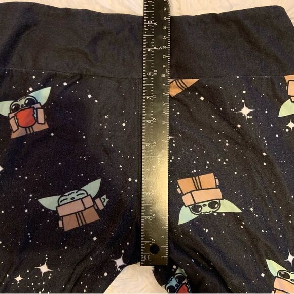 Sz Small Baby Yoda Black Leggings from Shop Disney - Picture 9 of 10